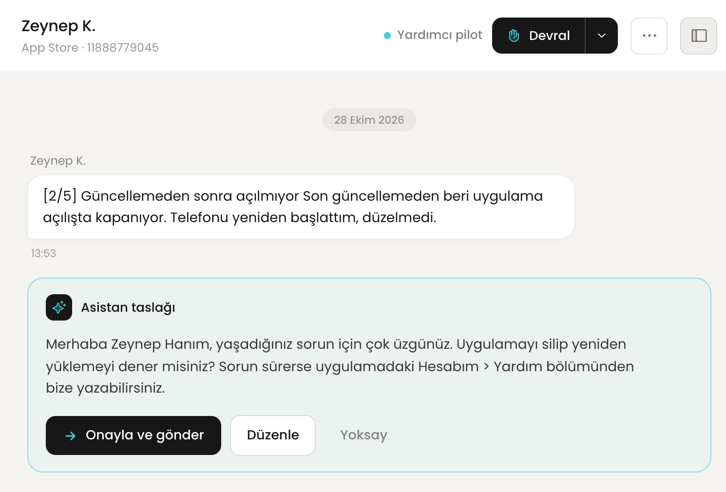 App Store’da 2 yıldızlı yorum, Yardımcı pilot: uygulama güncellemeden sonra açılmıyor. Asistan taslağı hazır; Onayla ve gönder, Düzenle ya da Yoksay.